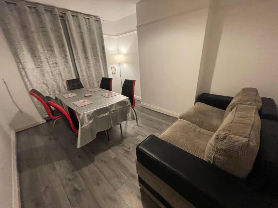 Large Beautiful 3 Bed House In City Of เบอร์มิงแฮม ภายนอก รูปภาพ